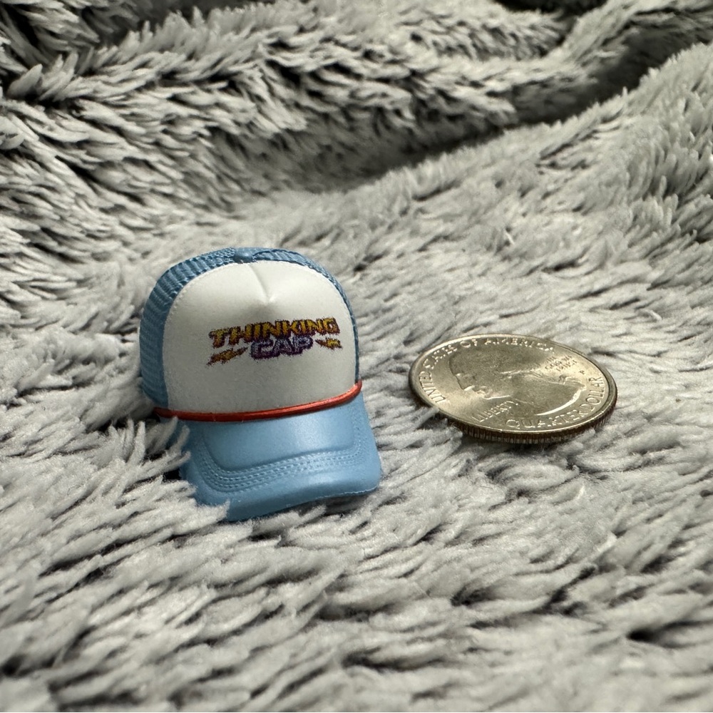 Stranger Things Thinking Cap - Zuru Mini Brands Netflix (MINI-FIGURINE)